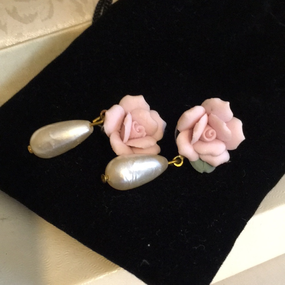 Pretty Rose Pearldrop Earrings!